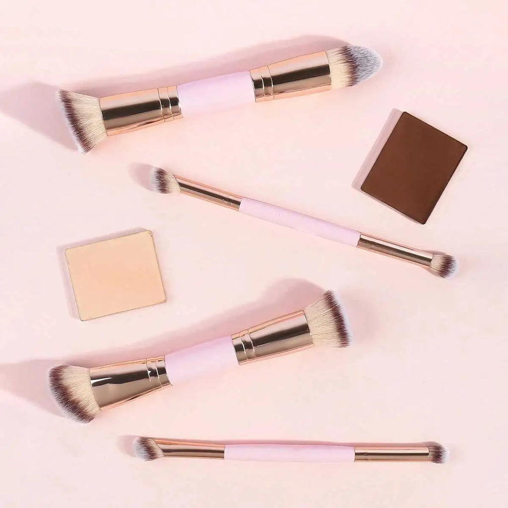 Juego de 4 brochas de maquillaje básicas con caja.